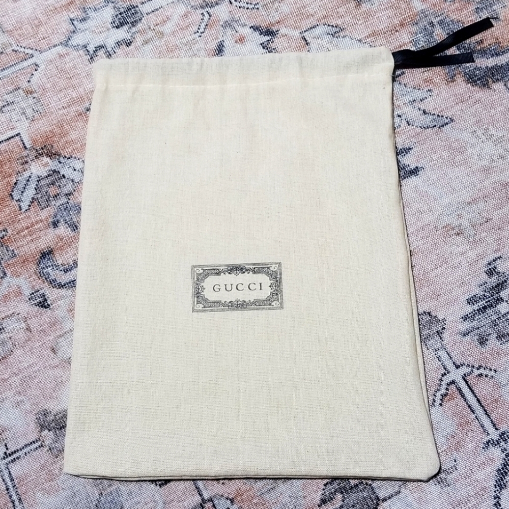 GUCCI Drawstring Closure Dust Bag. (10½" x 14").